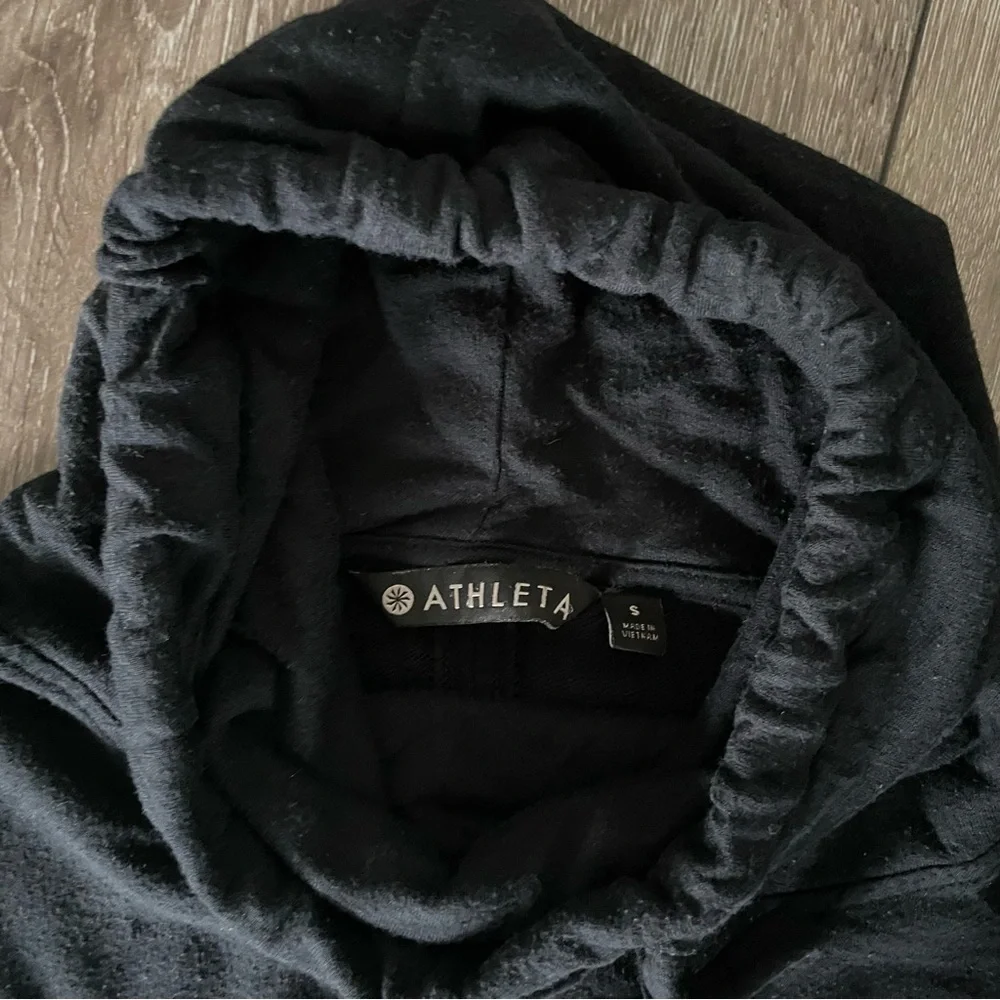 Athleta Coaster Luxe Cowl Neck Pullover Sweatshirt‎ in Black Size Small